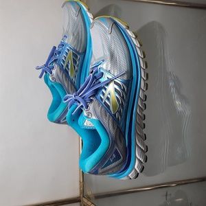 Brooks shoes 6.5